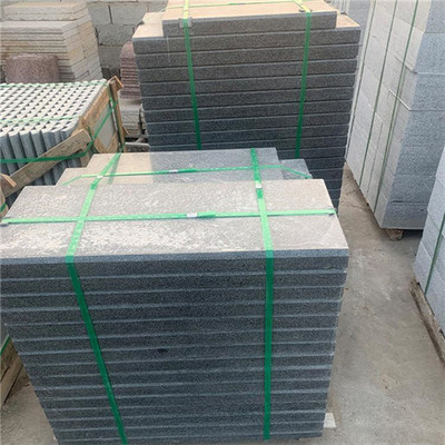 探索G654芝麻黑石材厂家 专业加工服务与安全脚手架保障